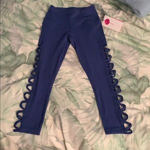 NWT Yogalicious cropped leggings